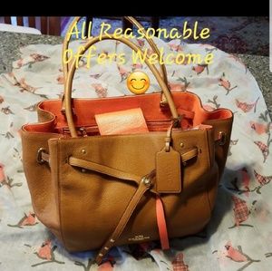 😍MAKE AN OFFER!! COACH DISCONTINUED PURSE 💖